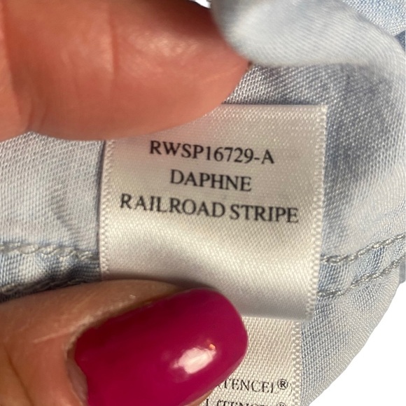 Rails daphne raw hem stripe button down shirt blue size small - Picture 9 of 12